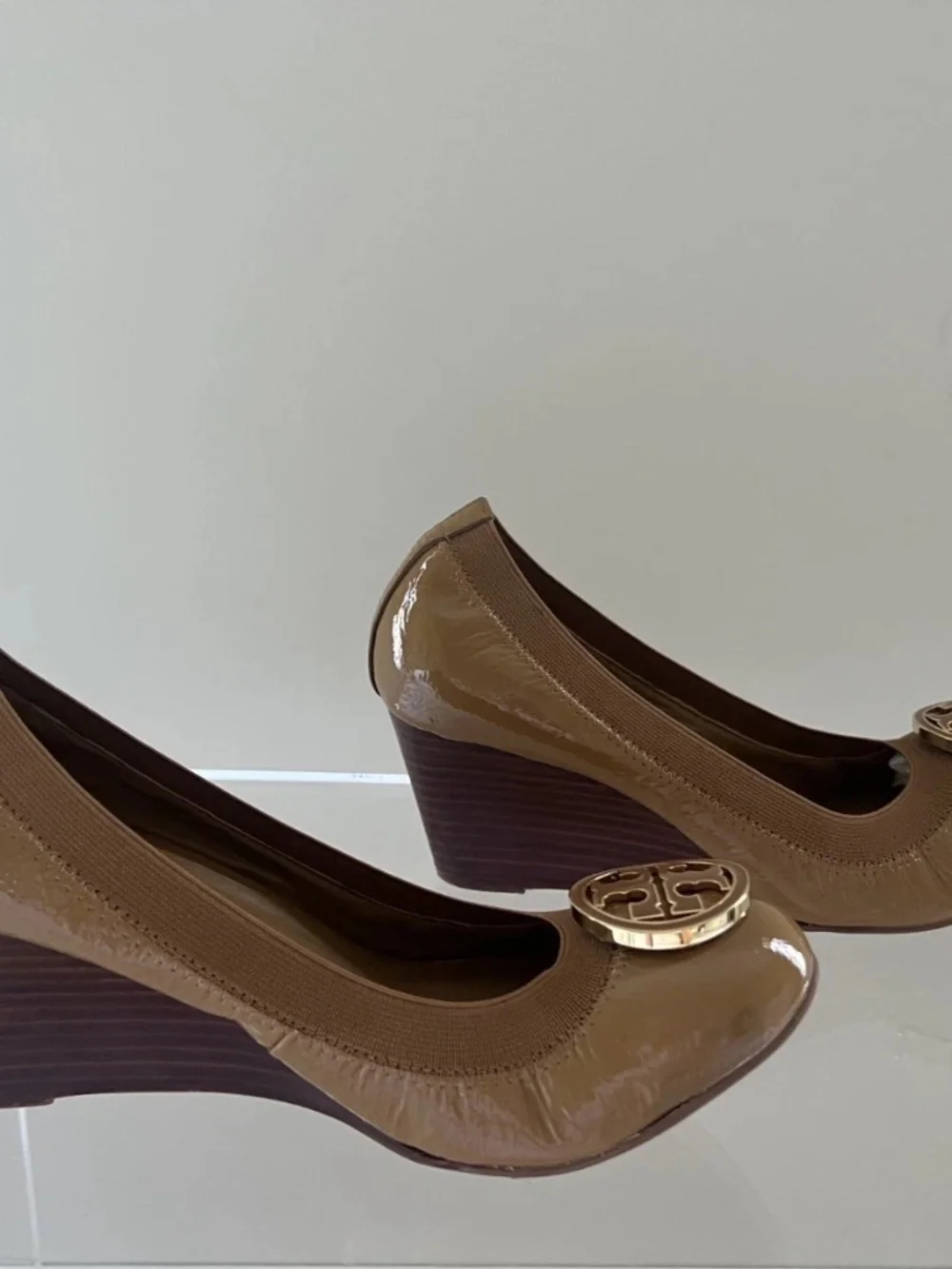 TORY BURCH carolina Wedge Tan womens Size 8.5